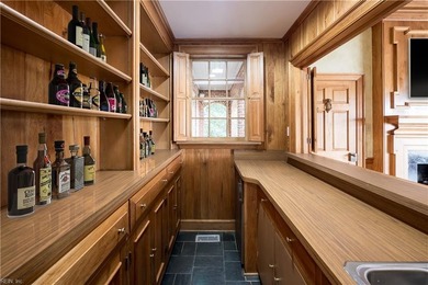 Classic Georgian-style, six bedroom brick estate set on a - photo 9