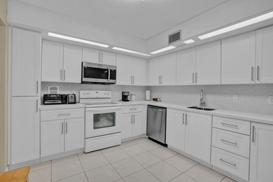 Beautifully updated one-bedroom, one-and-a-half-bath corner unit - photo 3