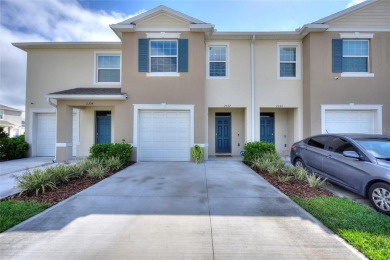 Lake Townhome/Townhouse For Sale in ST Cloud, Florida
