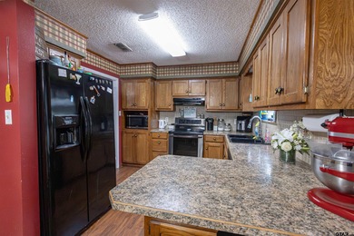 Enjoy peaceful country living just minutes from the fishing and - photo 15