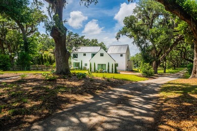 Situated on more than an acre in the coveted Hobcaw Point - photo 7
