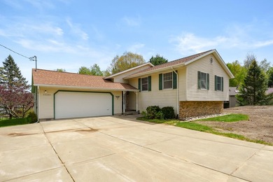 This 3 bedroom 2 bath home has so much to offer...including 165 - photo 1