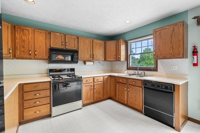 This 3 bedroom 2 bath home has so much to offer...including 165 - photo 8