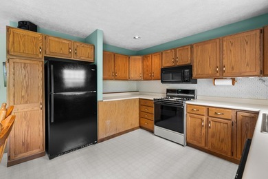 This 3 bedroom 2 bath home has so much to offer...including 165 - photo 9
