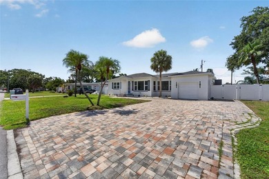 Stunning property opportunity -- 3 bed, 3.5 bath home with a - photo 3