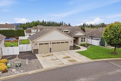 Impeccably maintained one-level home in the gated community of - photo 2