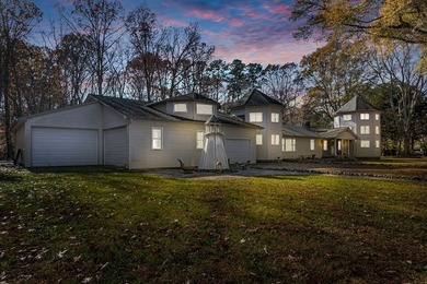 Looking for a spacious home with abundant storage or workshop - photo 3