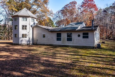 Looking for a spacious home with abundant storage or workshop - photo 8