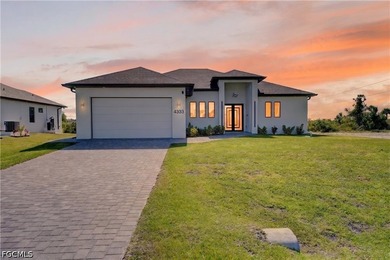 Brand new construction waterfront pool home located in a quiet - photo 2
