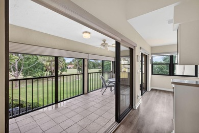 Rarely Available 2 Bedroom, 2 Bathroom Plus Office/Den Floor - photo 3