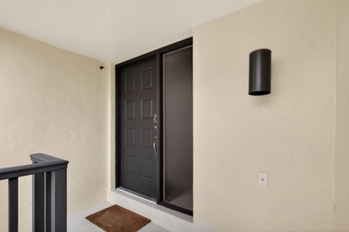 Rarely Available 2 Bedroom, 2 Bathroom Plus Office/Den Floor - photo 6