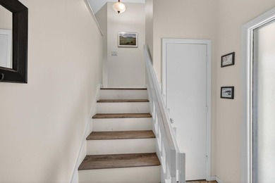 Rarely Available 2 Bedroom, 2 Bathroom Plus Office/Den Floor - photo 8