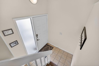 Rarely Available 2 Bedroom, 2 Bathroom Plus Office/Den Floor - photo 9