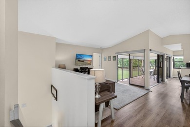Rarely Available 2 Bedroom, 2 Bathroom Plus Office/Den Floor - photo 10