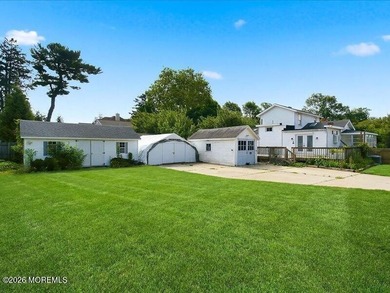 Charming 3-bedroom, 1-bath Colonial set on a desirable corner - photo 4