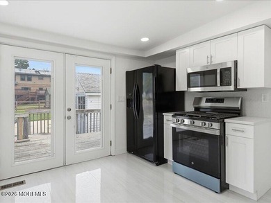 Charming 3-bedroom, 1-bath Colonial set on a desirable corner - photo 10