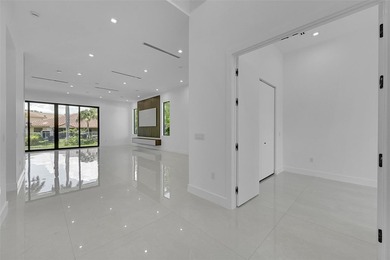 Newly-constructed Wilton Manors luxury waterfront residence - photo 2