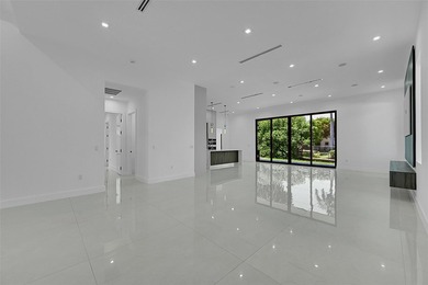 Newly-constructed Wilton Manors luxury waterfront residence - photo 4