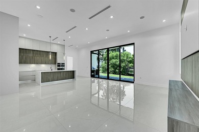 Newly-constructed Wilton Manors luxury waterfront residence - photo 5
