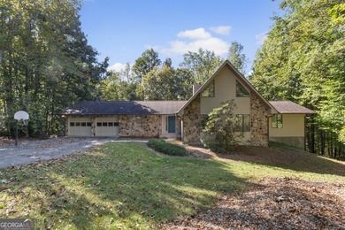 Looper Lake Home For Sale in Flowery Branch Georgia