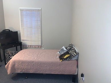 Great investment opportunity or commercial storefront. 1200 - photo 11