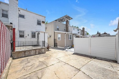 A charming semi-detached 3-bedroom Colonial in Bayside sits on a - photo 12