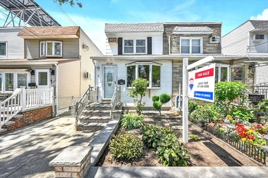 A charming semi-detached 3-bedroom Colonial in Bayside sits on a - photo 15