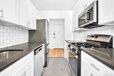 *SPONSOR SALE* NO BOARD APPROVAL! Welcome to the fully renovated - photo 5