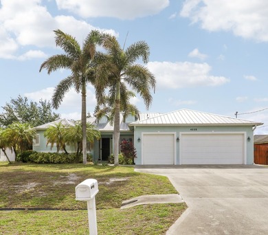 Welcome to 4225 SW Ragen Street - a beautifully updated - photo 1