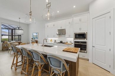 This luxury single family Florida home is thoughtfully designed - photo 3