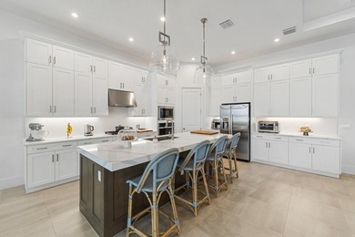 This luxury single family Florida home is thoughtfully designed - photo 4