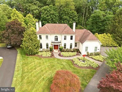 An extraordinary custom estate tucked away on a quiet cul-de-sac - photo 2