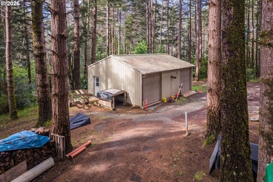 Tucked away on a private road in a charming coastal Oregon town - photo 2