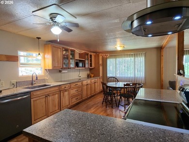 Tucked away on a private road in a charming coastal Oregon town - photo 8
