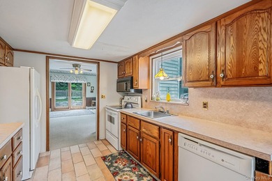 Welcome to Patchogue Shores! Nestled on a quiet, no through - photo 7