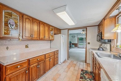 Welcome to Patchogue Shores! Nestled on a quiet, no through - photo 8