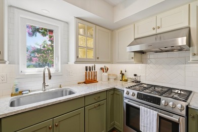 Comfort, convenience, and Lowcountry living come together in one - photo 10