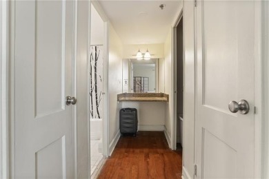 Spacious 1 bed/1 bath condo located on the 10th floor of