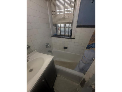 Spacious brick One Family in Canarsie. Top floor consists of 2 - photo 12