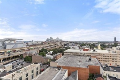 Spacious 1 bed/1 bath condo located on the 10th floor of
