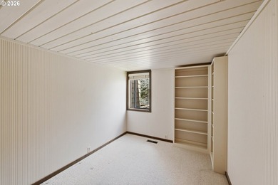 Custom townhouse tucked away on 3+ private, in-town acres - photo 27