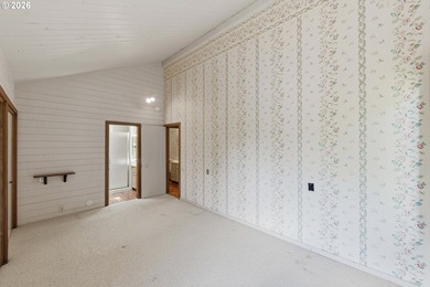 Custom townhouse tucked away on 3+ private, in-town acres - photo 32