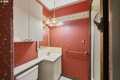 Custom townhouse tucked away on 3+ private, in-town acres - photo 42