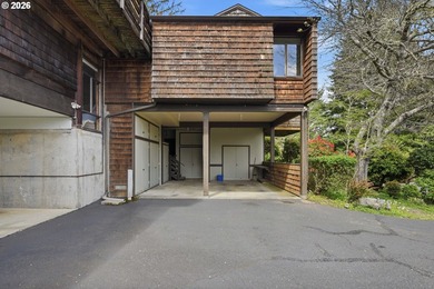 Custom townhouse tucked away on 3+ private, in-town acres - photo 43