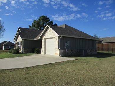 Move in Ready, Seller Financing will have you ready for back to - photo 2