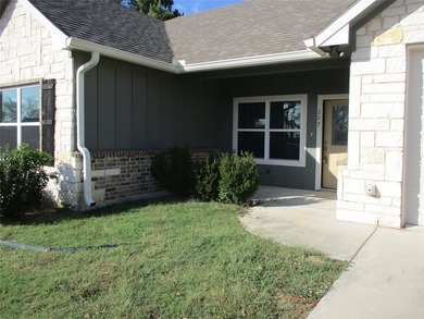 Move in Ready, Seller Financing will have you ready for back to - photo 7