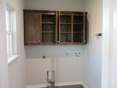 Move in Ready, Seller Financing will have you ready for back to - photo 10