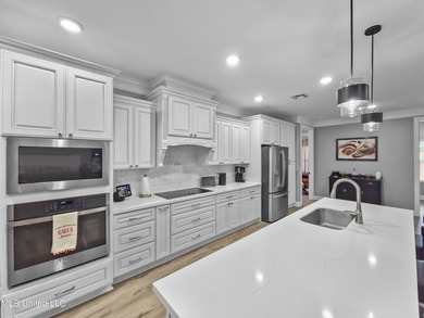 Experience refined living in the heart of Florence Gardens, a - photo 4