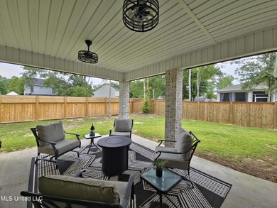 Experience refined living in the heart of Florence Gardens, a - photo 6