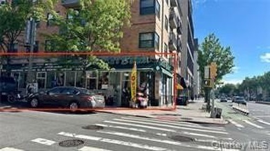 Discover three prime commercial units in a prestigious condo - photo 1